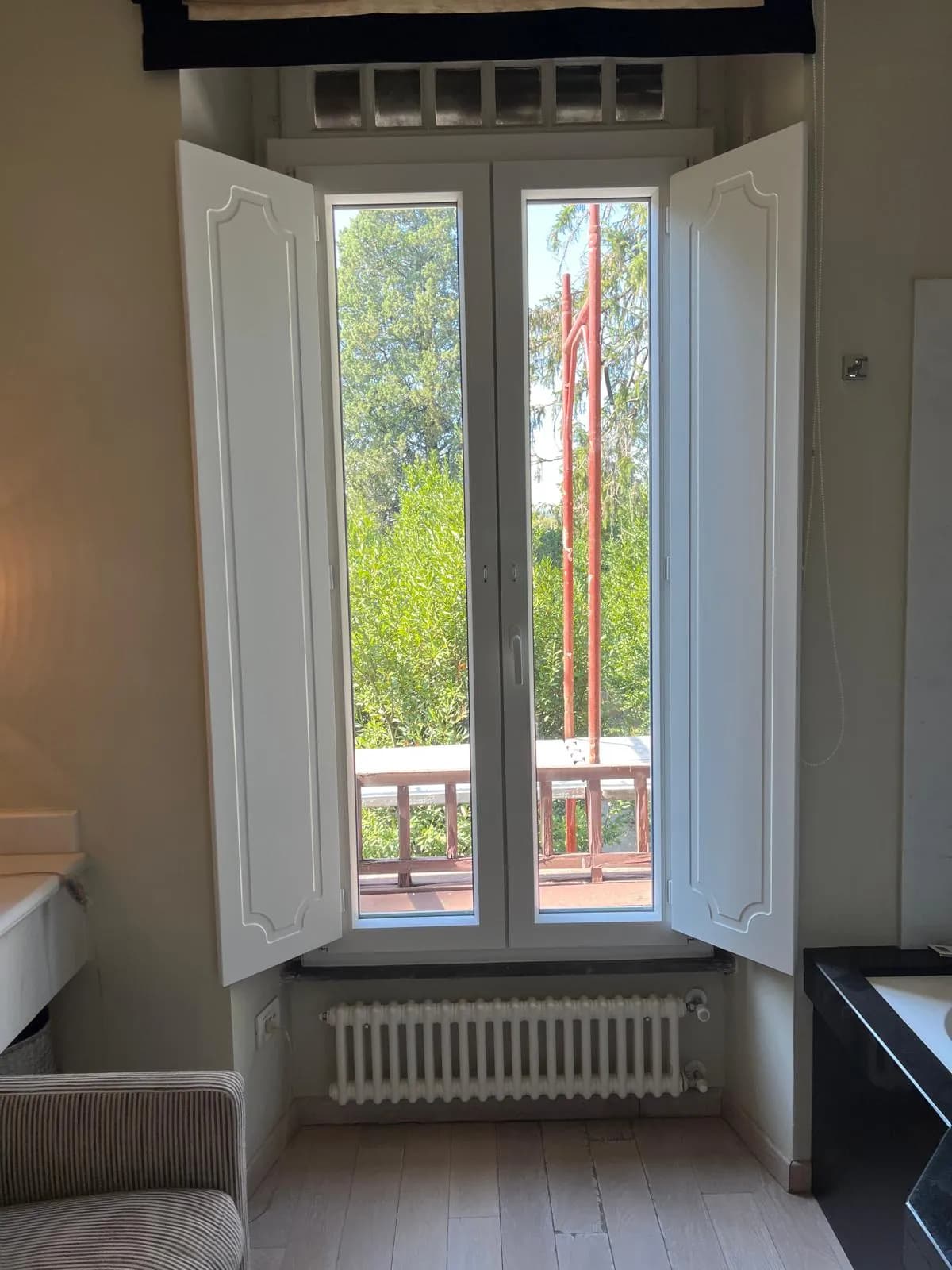 Scuri interni aperti